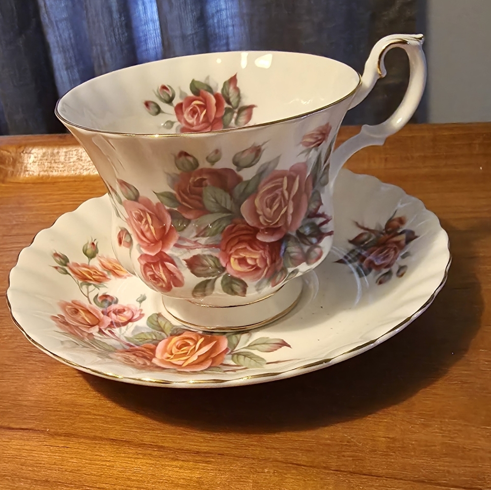 Vintage Royal Albert bone china/tea cup and saucer/Cenntenial Rose